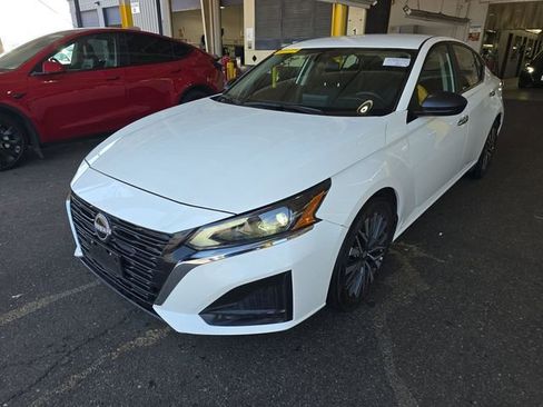 Used 2025 Nissan Altima 2.5 SV FWD image 1