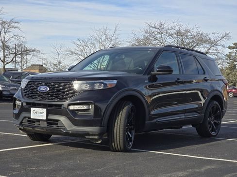 Used 2023 Ford Explorer ST-Line w/ Class IV Trailer Tow Package image 16