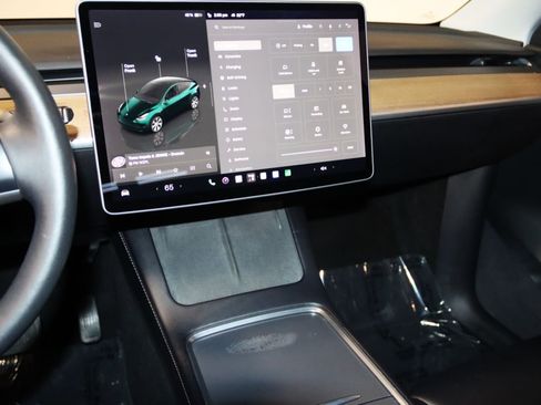 Used 2022 Tesla Model Y Long Range AWD/4WD image 35