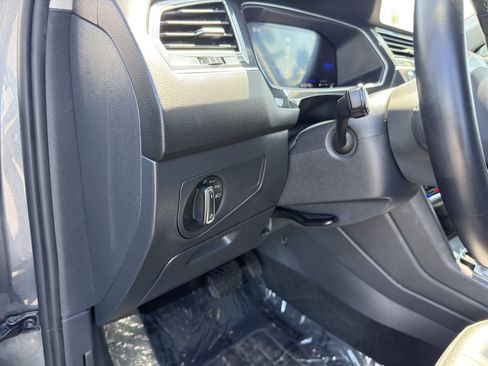 Used 2024 Volkswagen Tiguan SE FWD image 29