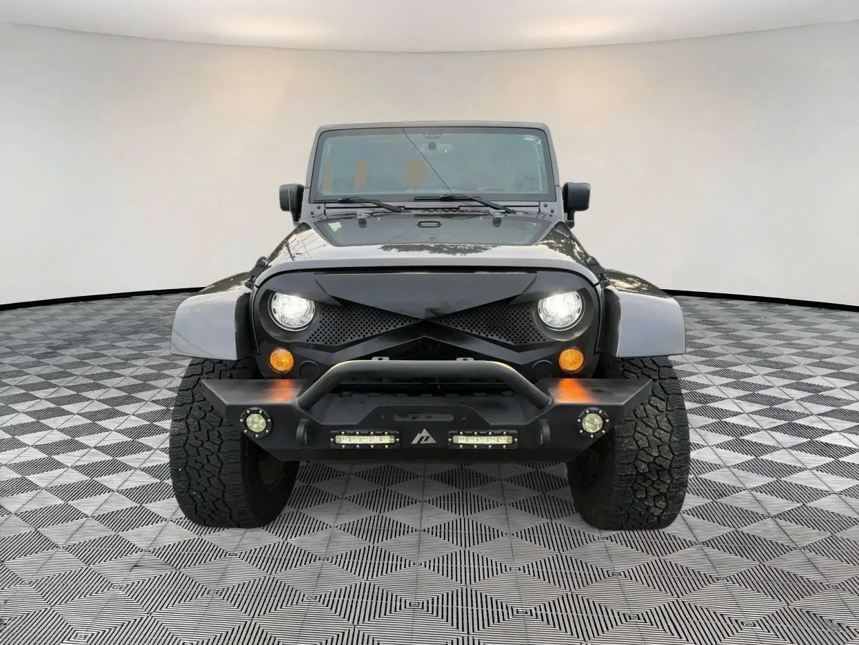 Used 2017 Jeep Wrangler Unlimited Sahara AWD/4WD image 2