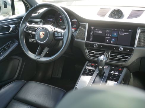 Certified 2024 Porsche Macan AWD/4WD image 21