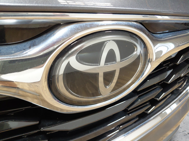 Used 2023 Toyota Highlander Limited AWD/4WD image 11