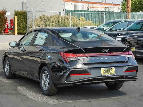 New 2026 Hyundai Elantra SE image 6