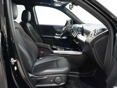 Used 2022 Mercedes-Benz GLB 250 4MATIC image 40