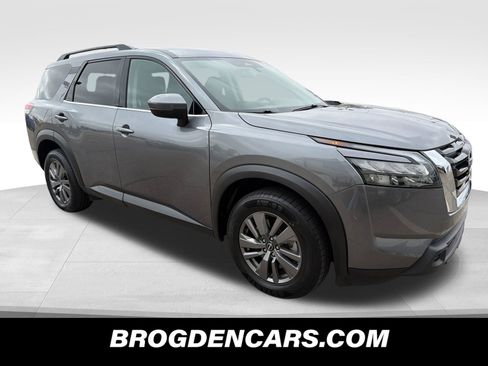 Used 2025 Nissan Pathfinder SV AWD/4WD image 1