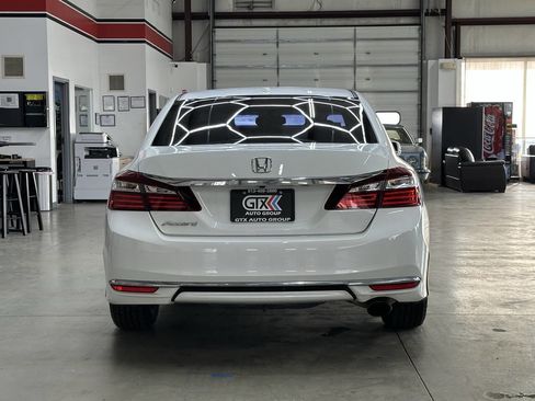 Used 2016 Honda Accord EX image 3