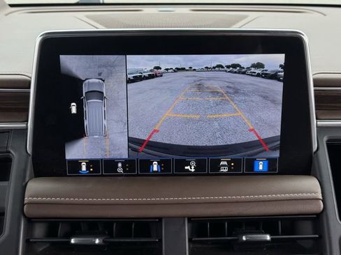 Used 2021 Chevrolet Tahoe High Country w/ Premium Package image 17