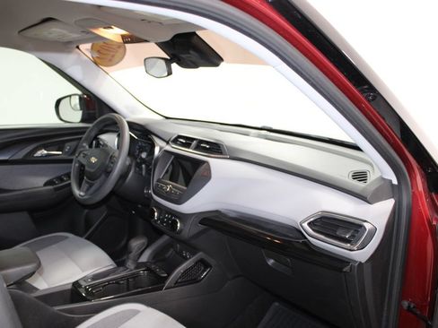 Used 2022 Chevrolet TrailBlazer LT FWD image 25