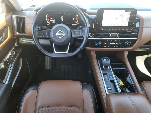 Used 2023 Nissan Pathfinder Platinum w/ Lighting Package (N93) FWD image 24
