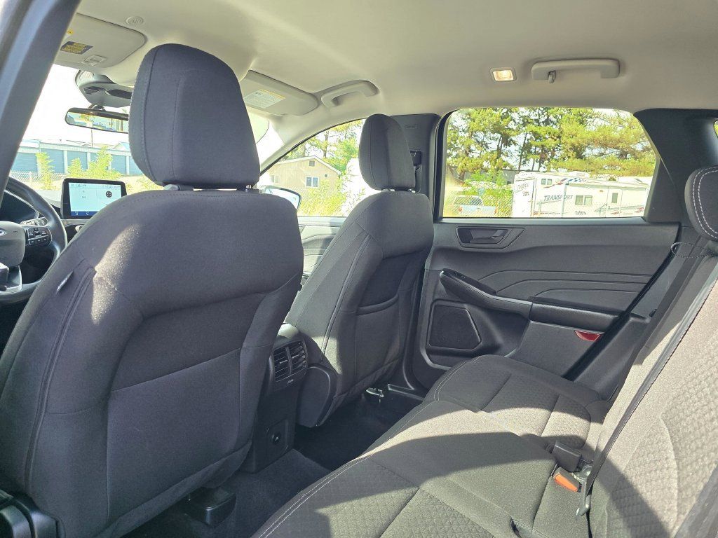 Used 2025 Ford Escape Active AWD/4WD image 12