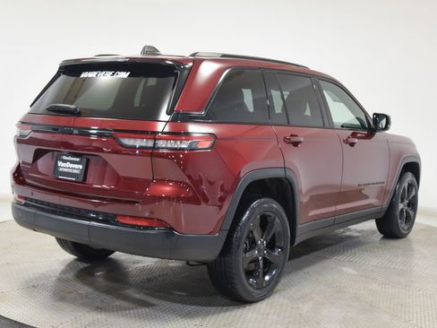 Used 2023 Jeep Grand Cherokee Altitude image 13