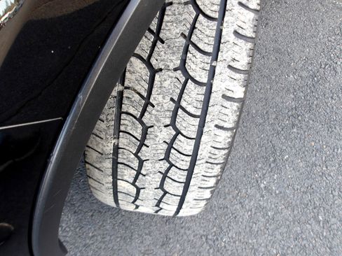 Used 2015 Volkswagen Touareg Sport image 25