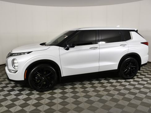 Used 2023 Mitsubishi Outlander SE Black Edition AWD/4WD image 9