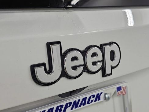 Used 2017 Jeep Renegade Latitude FWD image 25