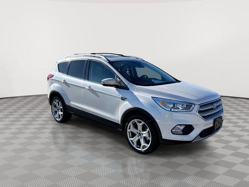 Used 2019 Ford Escape Titanium image 2