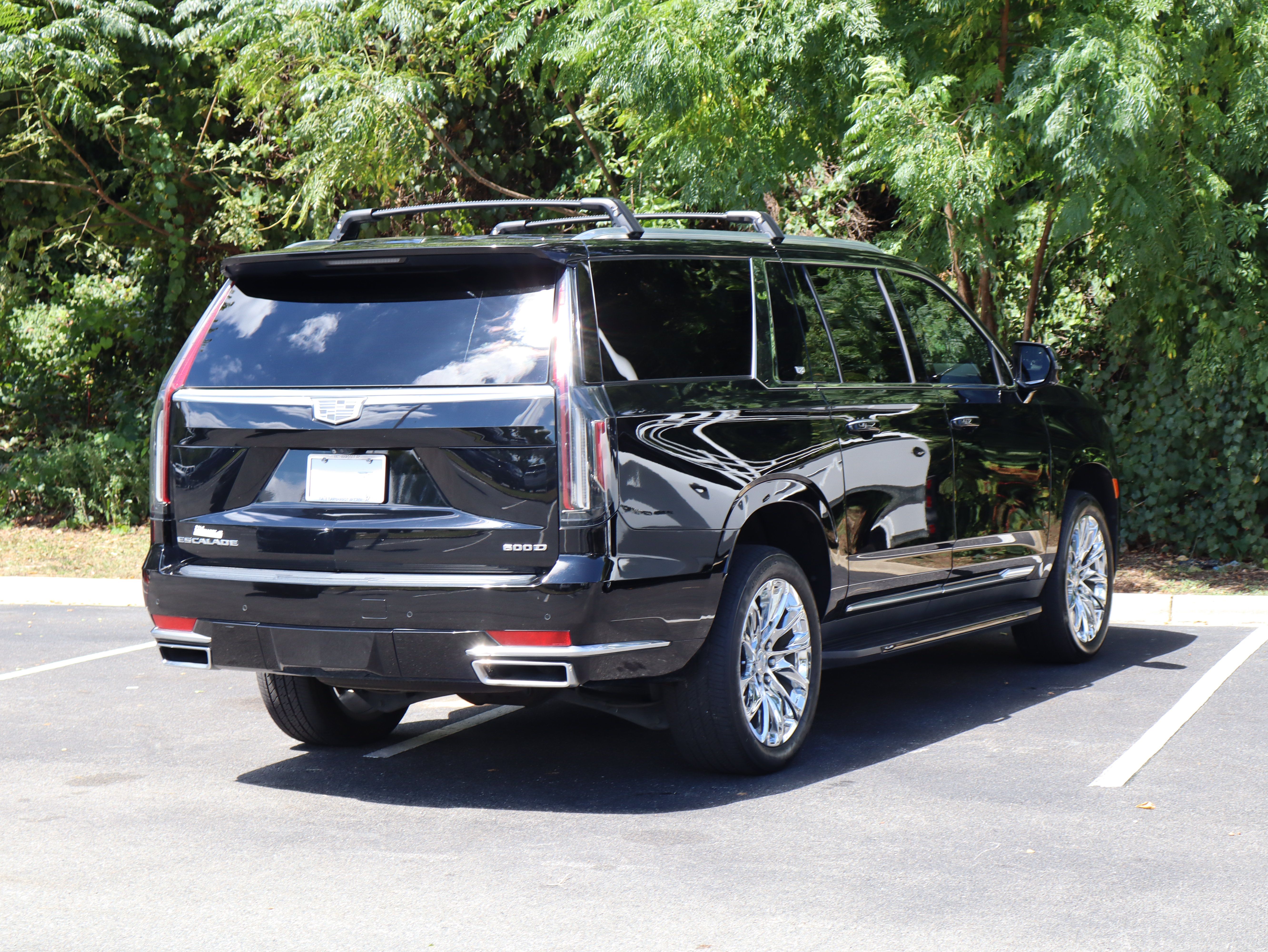 Used 2023 Cadillac Escalade ESV Premium Luxury w/ LPO, Radiant Package AWD/4WD image 9
