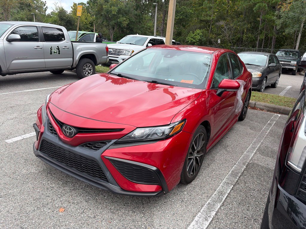 Used 2023 Toyota Camry SE FWD image 1