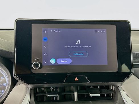 Used 2023 Toyota Venza LE image 21