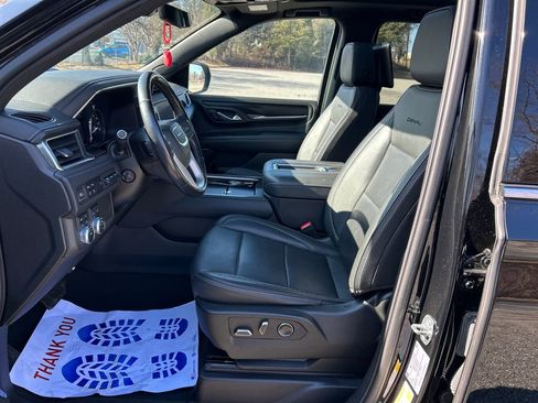 Used 2021 GMC Yukon XL Denali w/ Denali Premium Package image 11