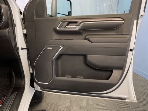 Used 2024 Chevrolet Silverado 2500 LTZ w/ LTZ Convenience Package image 35