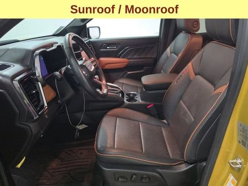 Used 2023 GMC Canyon AT4 w/ AT4 Premium Package AWD/4WD image 5