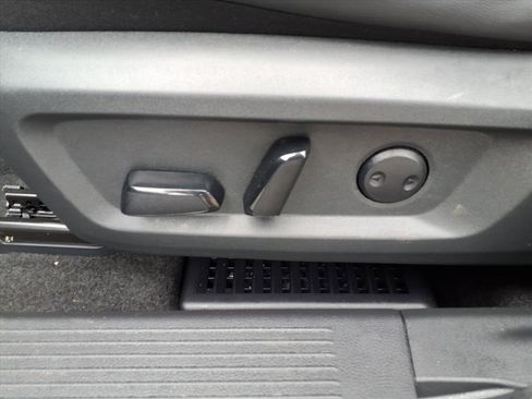 Used 2023 Nissan Rogue SV w/ SV Premium B Package image 15