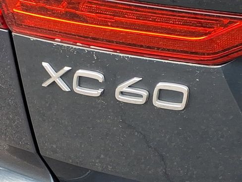 Used 2023 Volvo XC60 B5 Plus w/ Climate Package image 5