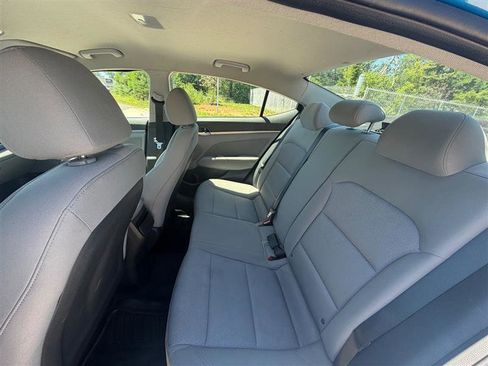 Used 2017 Hyundai Elantra SE FWD image 19
