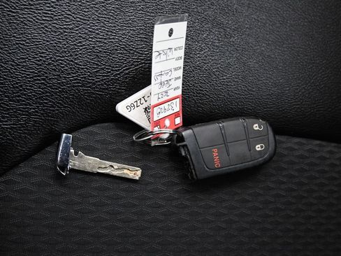 Used 2024 Jeep Compass Latitude AWD/4WD image 31