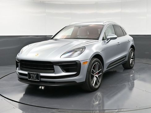 Certified 2022 Porsche Macan S image 1