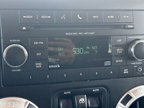 Used 2014 Jeep Wrangler Unlimited Sahara w/ Connectivity Group AWD/4WD image 27