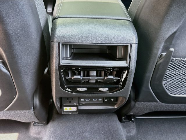 New 2026 Jeep Grand Cherokee Limited w/ Limited Altitude Package AWD/4WD image 24