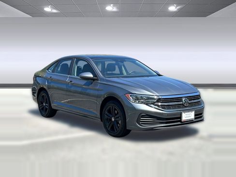 Used 2024 Volkswagen Jetta SE FWD image 7