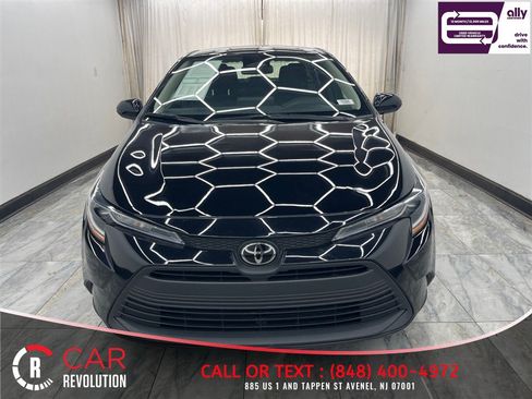 Used 2024 Toyota Corolla LE FWD image 3