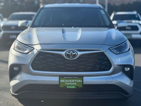 Used 2024 Toyota Highlander LE image 8