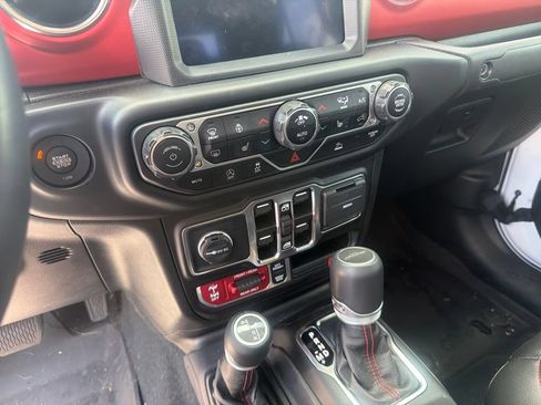 Used 2022 Jeep Gladiator Rubicon w/ Cold Weather Group AWD/4WD image 12