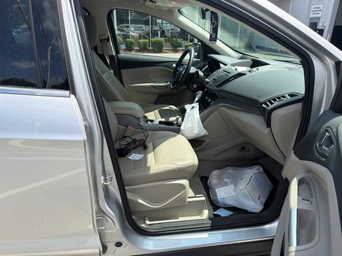 Used 2016 Ford Escape SE FWD image 3