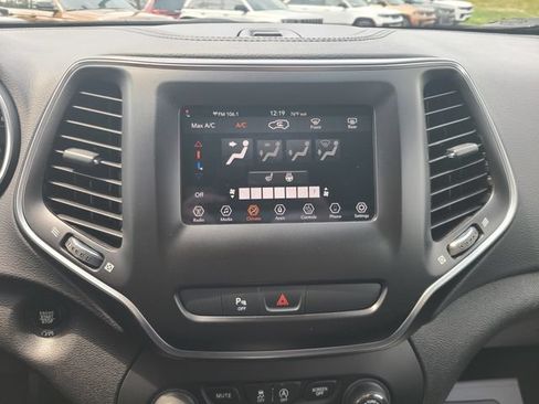Used 2020 Jeep Cherokee Latitude Plus w/ Cold Weather Group AWD/4WD image 15