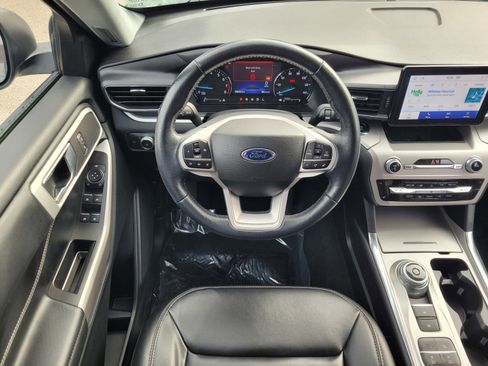 Used 2022 Ford Explorer XLT w/ Equipment Group 202A image 11