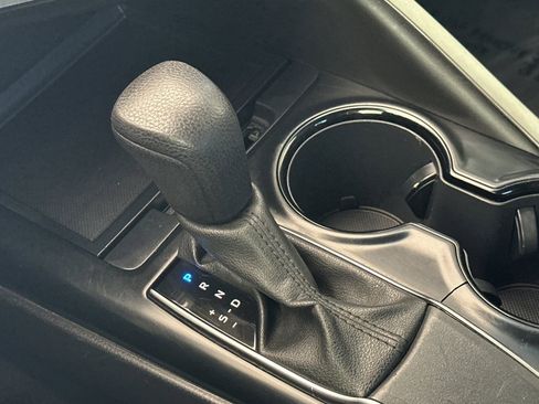 Used 2020 Toyota Camry LE FWD image 20