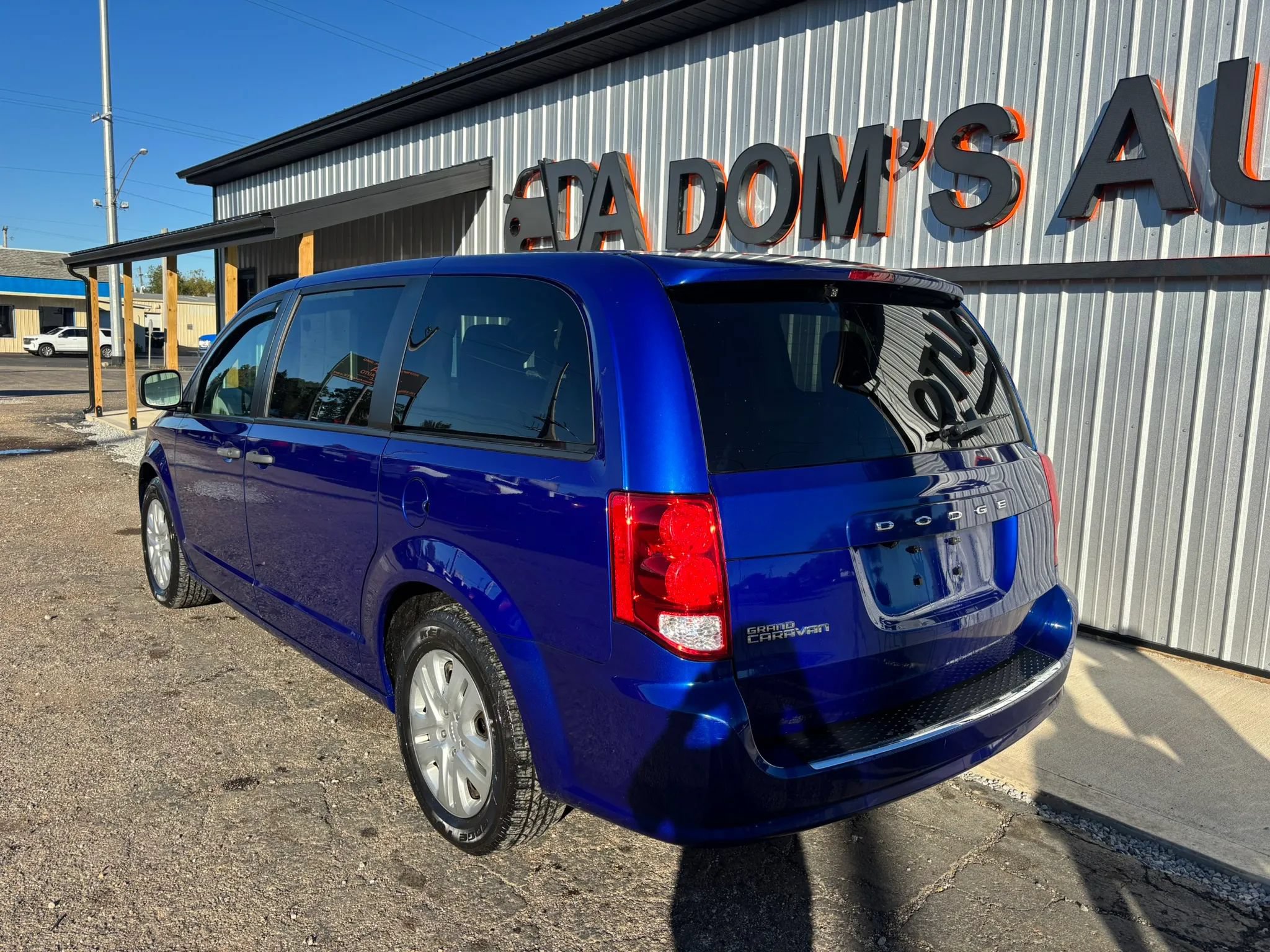 Used 2019 Dodge Grand Caravan SE FWD image 3