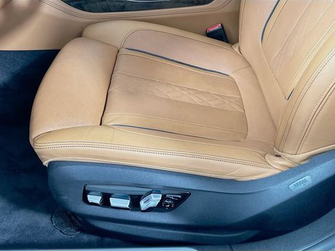 Used 2019 BMW 750i w/ Executive Package RWD image 20
