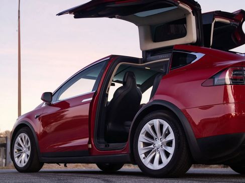 Used 2017 Tesla Model X 75D image 24