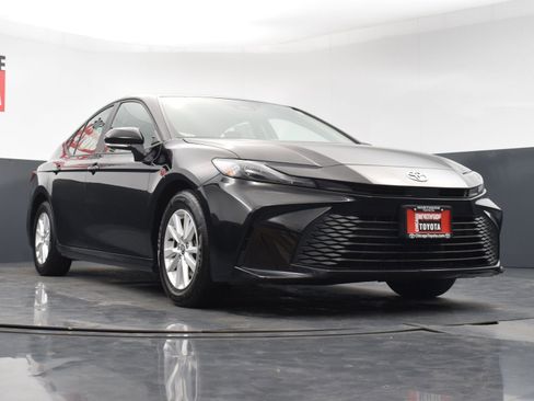 Used 2025 Toyota Camry LE FWD image 29