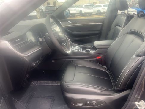 New 2026 Jeep Grand Cherokee L Limited AWD/4WD image 17