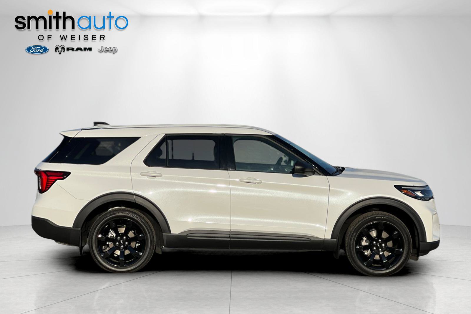 Used 2026 Ford Explorer Active AWD/4WD image 3