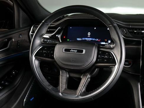 Used 2022 Jeep Grand Cherokee Overland w/ Luxury Tech Group IV image 16