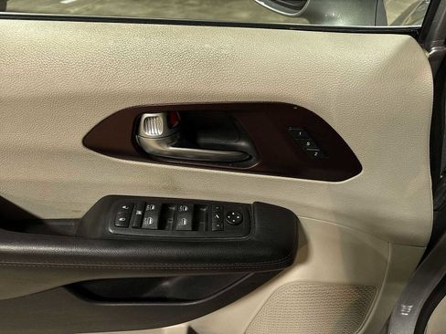 Used 2019 Chrysler Pacifica Limited image 24