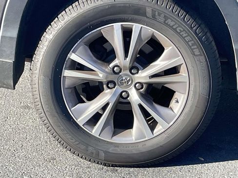 Used 2015 Toyota Highlander LE image 12